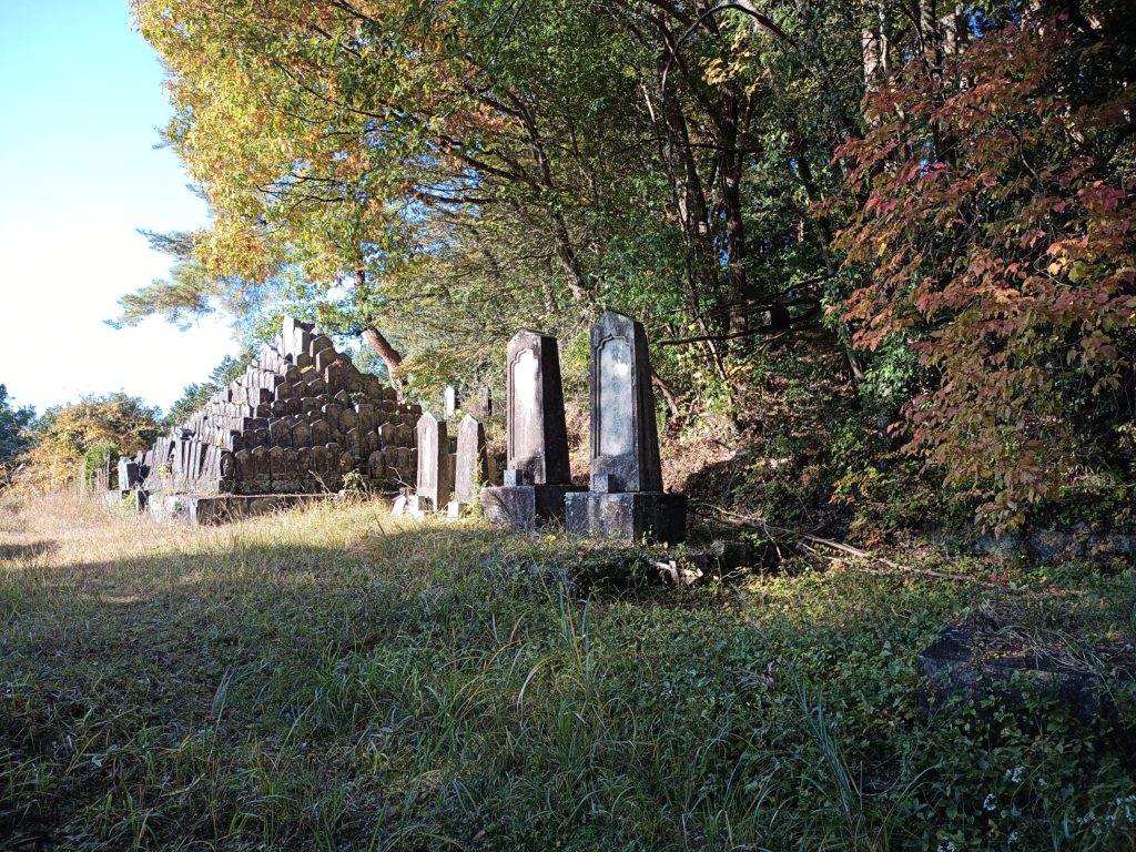 岩村藩主の墓地